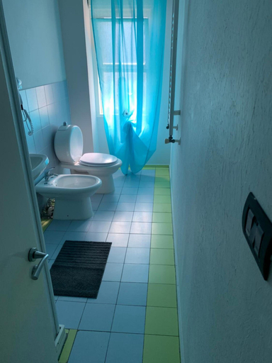 Bathroom 5, Harmony Rooms, Catania
