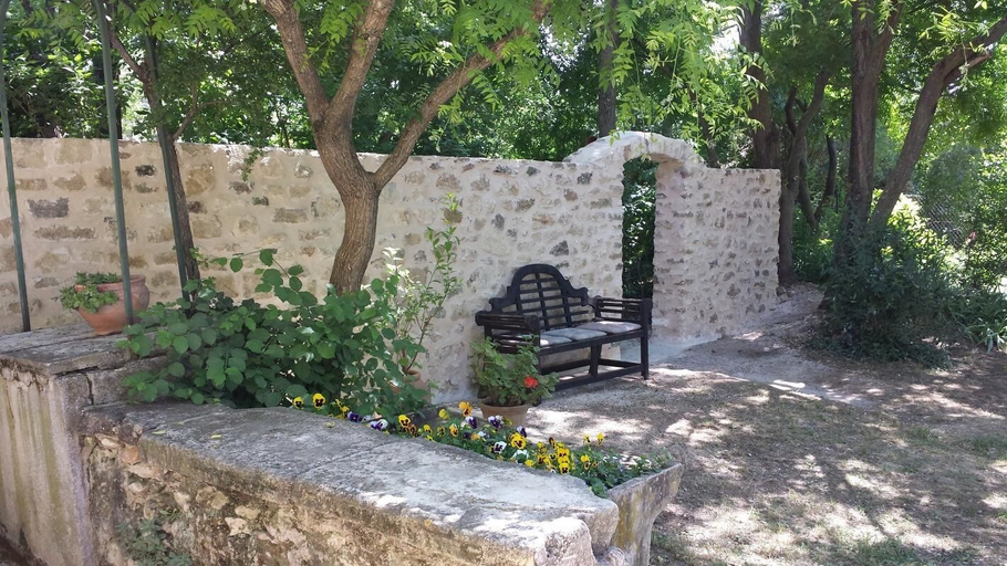 Others 5, Le Saint Laurent by Gîtes de France, Vaucluse