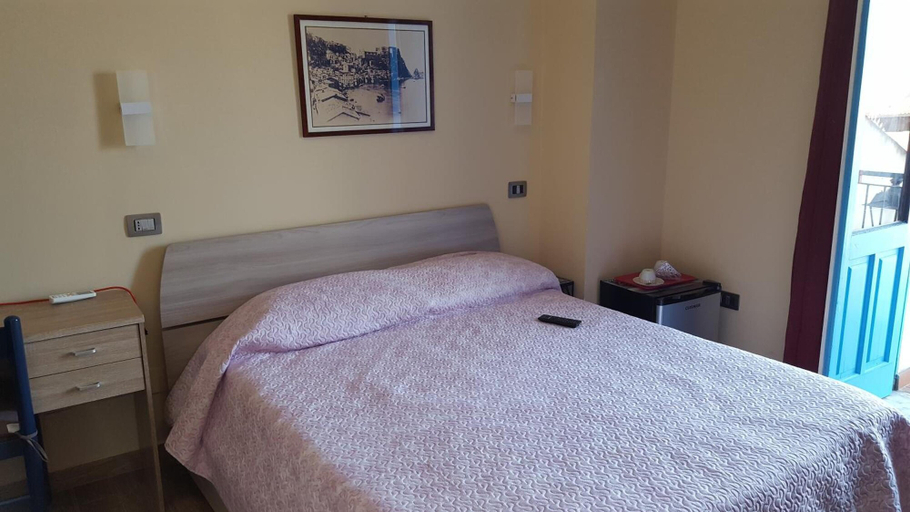 Bedroom 3, Sea Side Rooms, Reggio Di Calabria