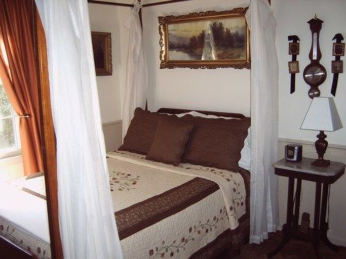 Bedroom 4, Moore House Bed and Breakfast, Riley