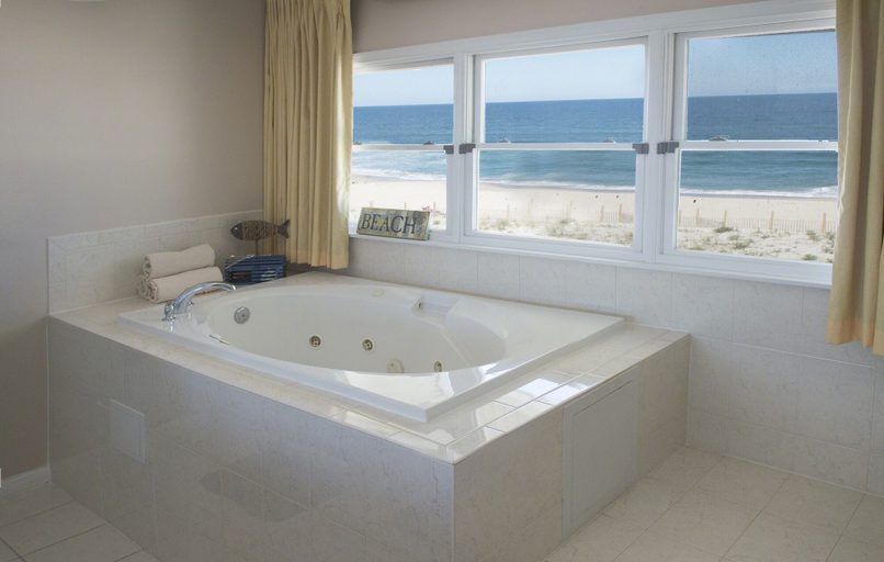 Bathroom 3, Drifting Sands Oceanfront Hotel, Ocean