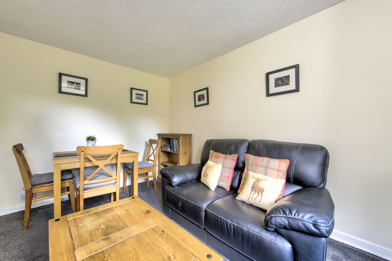 Others 4, Charming Grassmarket Apartment with Castle View, Edinburgh