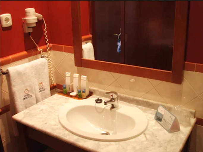 Bathroom 4, Hotel Oriente, Zaragoza
