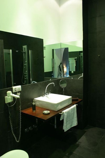 Bathroom 5, Fuentenueva, Jaén