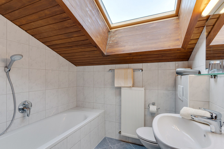 Bathroom 3, Apartmenthaus Jagdhof, Innsbruck Land