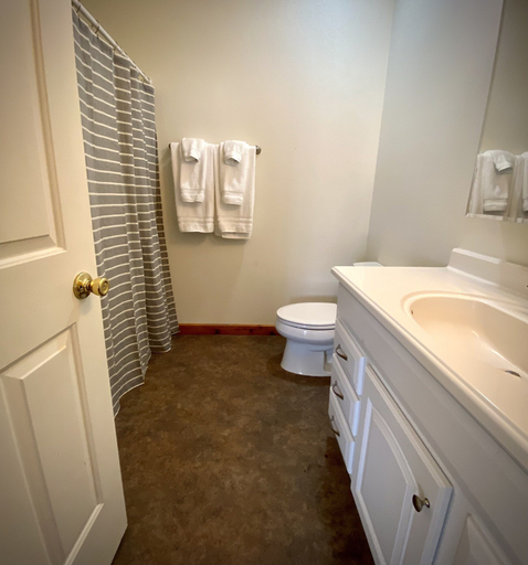 Bathroom 3, Park Place, Ravalli