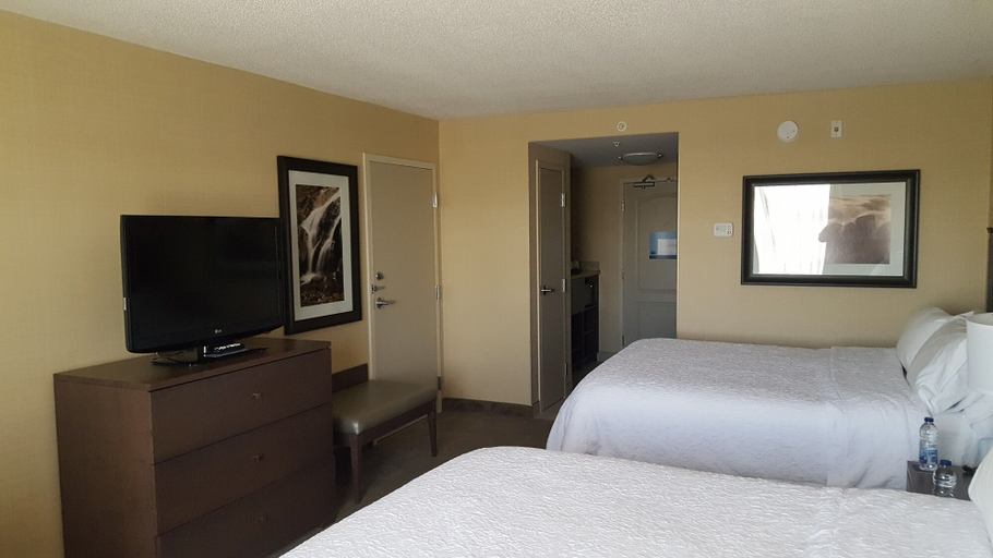 Bedroom 3, Hampton Inn by Hilton Sydney, Cape Breton