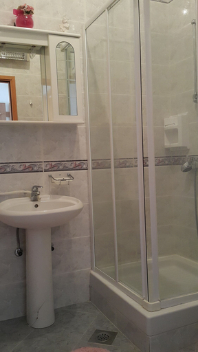 Bathroom 3, Karla Apartments, Dubrovnik