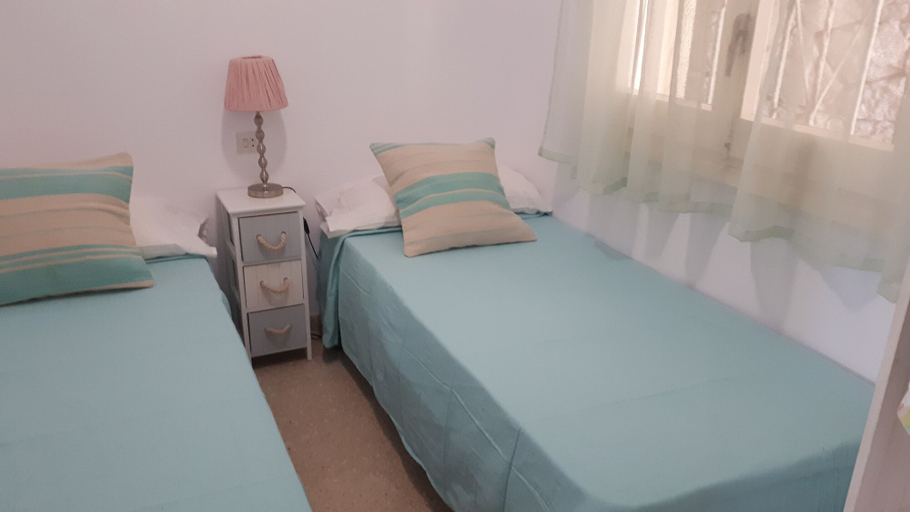Bedroom 2, Apartamento a 6 metros del mar en Roses, Girona