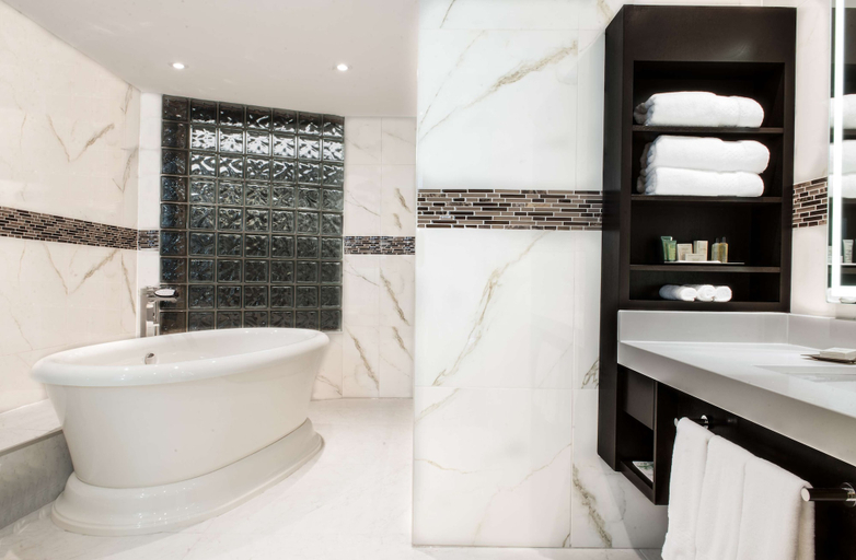 Bathroom 5, Hilton Toronto/Markham Suites Conference Centre & Spa, York
