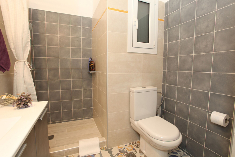 Bathroom 3, Your address in Koukaki, Attica
