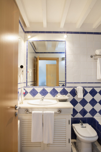 Bathroom 4, TUGASA Castillo de Castellar, Cádiz