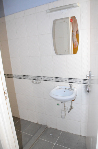 Bathroom 3, Golden Goose Hotel, Starehe