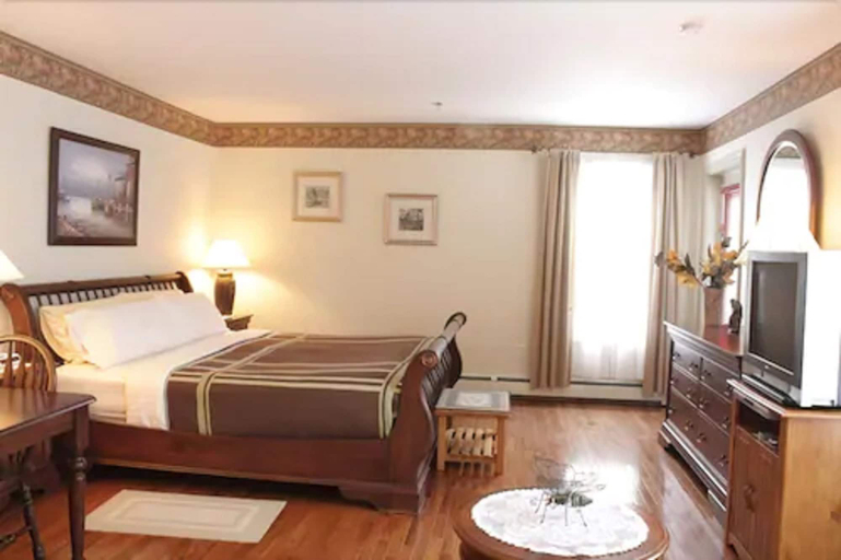 Bedroom 2, The Harbour House, Queens