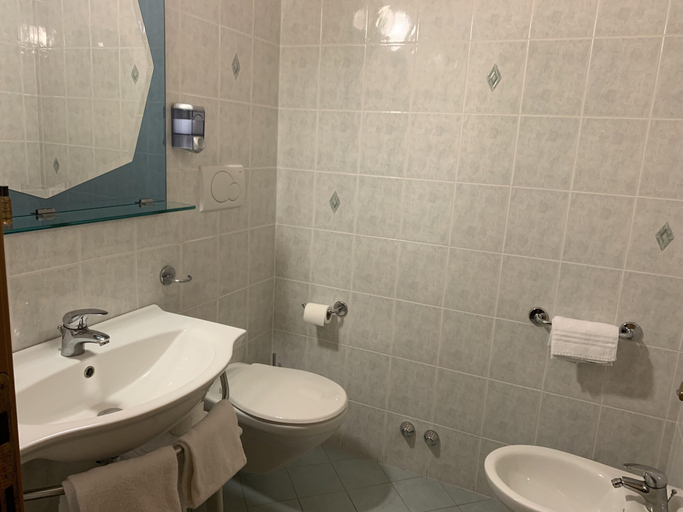 Bathroom 4, Hotel Ficocle, Ravenna