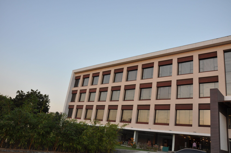 Exterior & Views 2, Pride Biznotel Manjusar, Vadodara