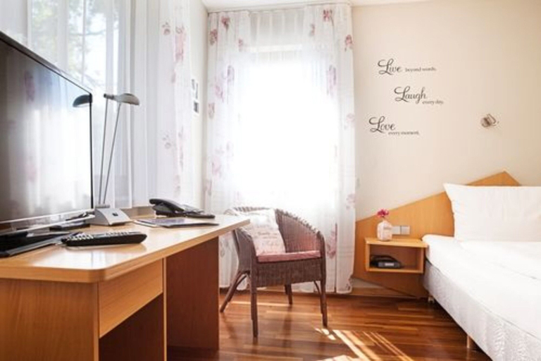 Bedroom 4, Hotel Restaurant Kaiser, Böblingen