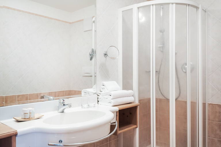 Bathroom 5, Hotel Chalet Corso, Bolzano