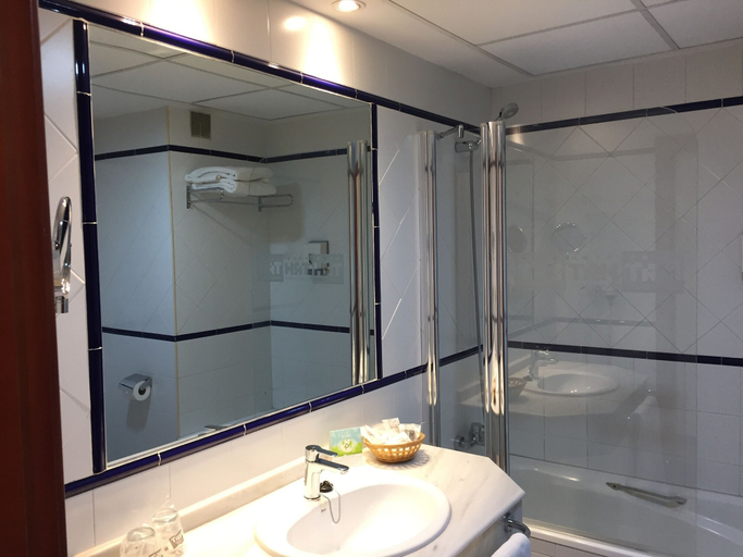 Bathroom 4, TRH Ciudad de Baeza, Jaén