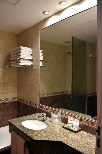 Bathroom, Tower Inn and Suites, San Rafael