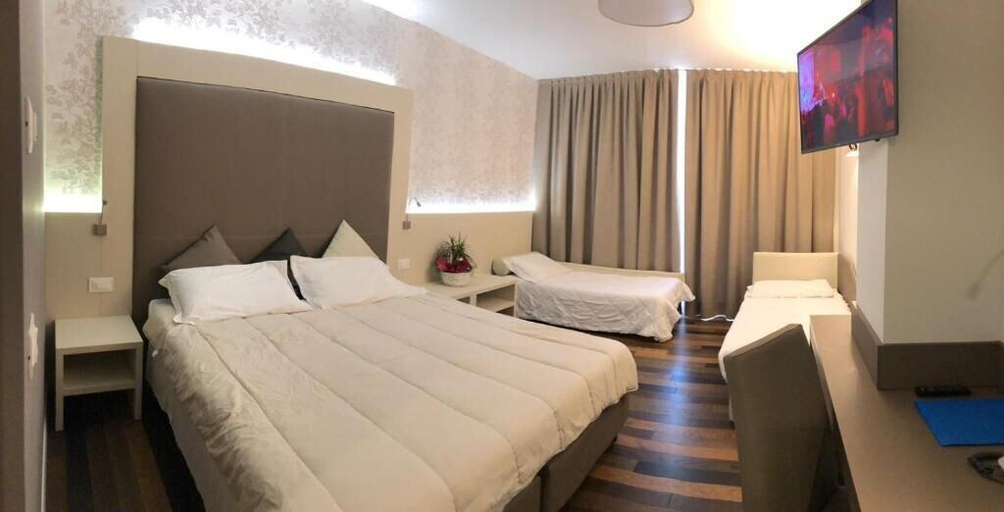 Bedroom 3, Albergo Gardesana, Trento