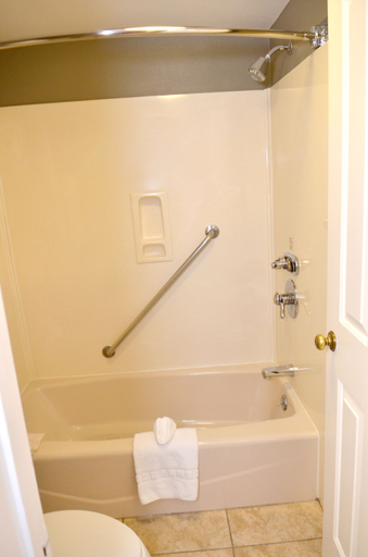Bathroom 4, Dynasty Suites Hotel Riverside, Riverside