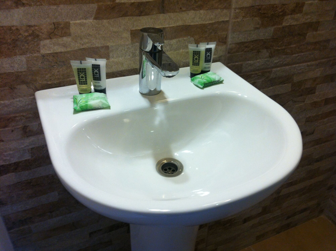 Bathroom 3, El Prado Hotel, Cercado