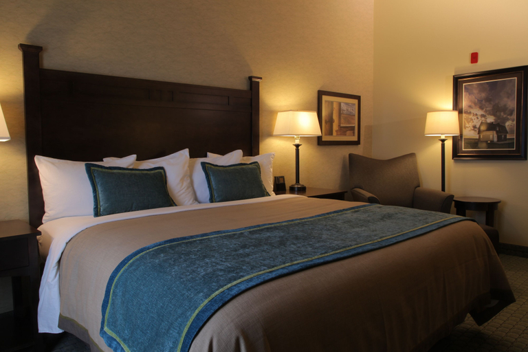 Bedroom 3, Little Missouri Inn & Suites New Town, Mountrail