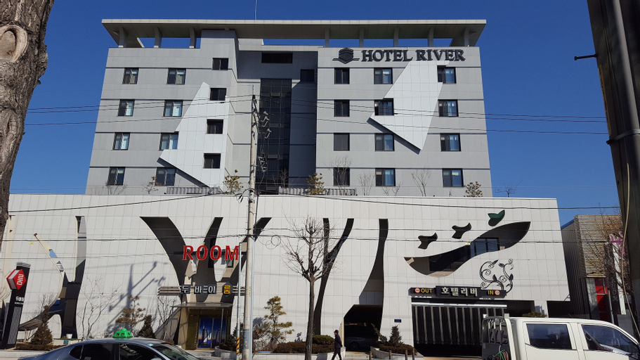 River Hotel, Chungju