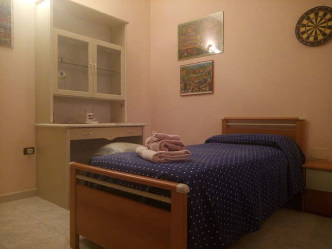 Bedroom 5, Le Calle, Carbonia-Iglesias