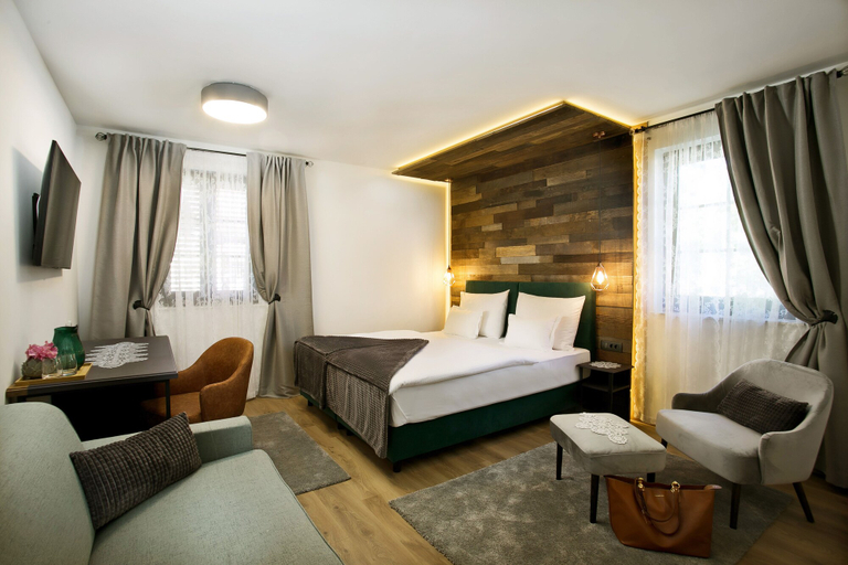 Bedroom 3, Plitvice Holiday Lodge, Plitvička Jezera