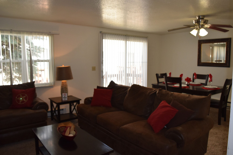 Mactavish Court Townhomes, Carbon