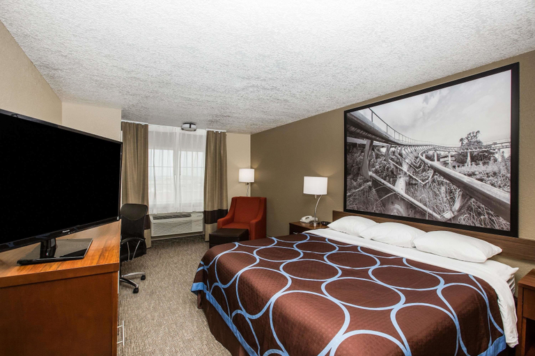 Bedroom 3, Super 8 by Wyndham Altoona, Polk
