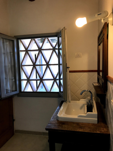 Bathroom 4, Il Pezzatino, Florence