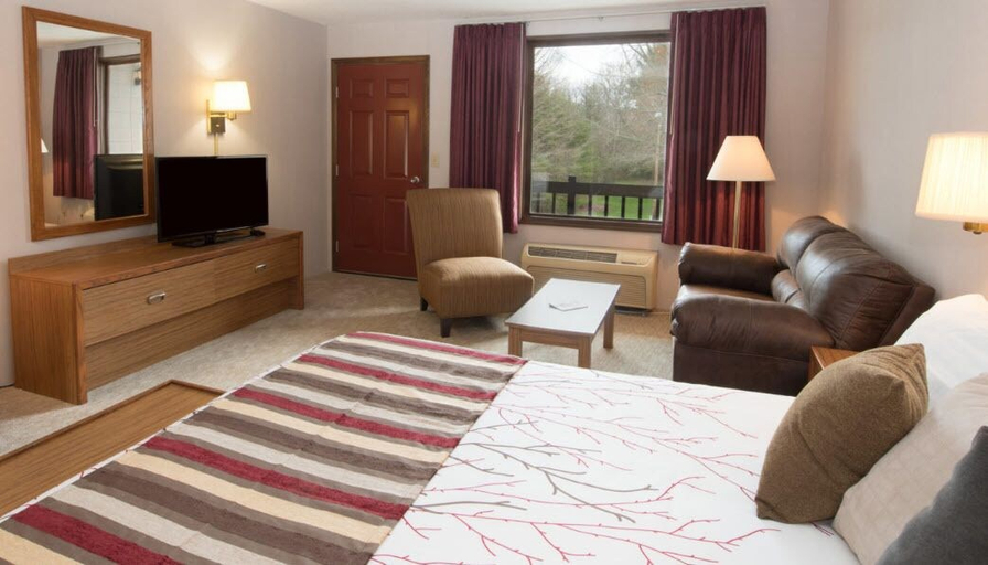 Bedroom 3, Highland Manor Inn, Blount
