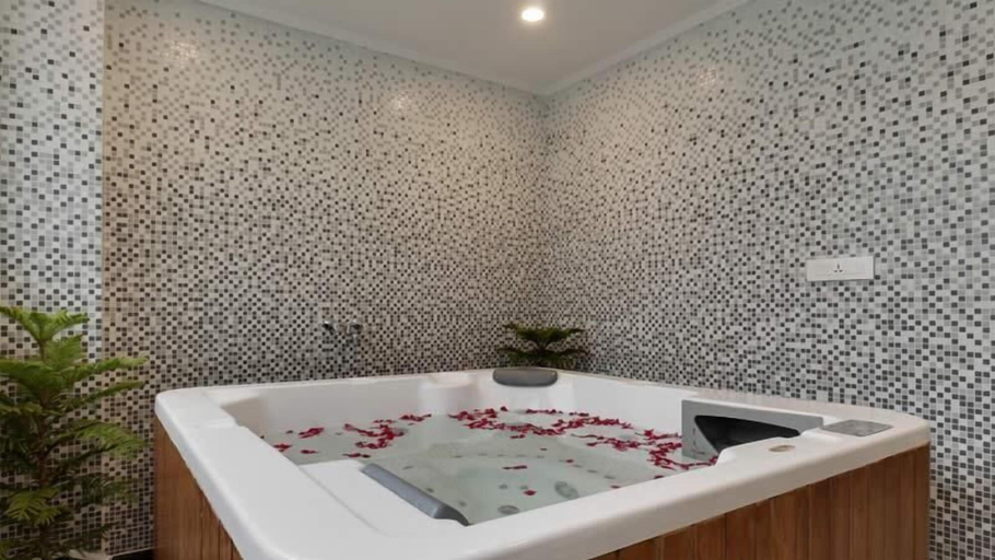 Bathroom 5, Hotel Marina, Shimla