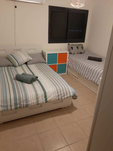 Bedroom 5, Roomy Apt. w Seaview Fireplace & Netflix