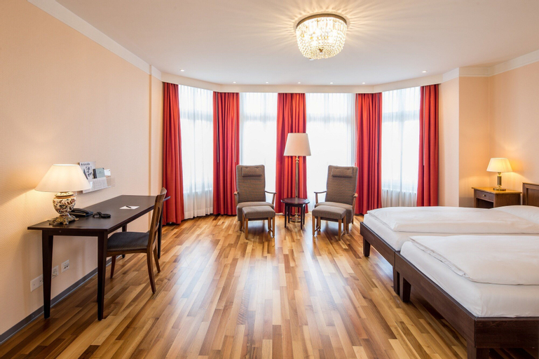 Bedroom 4, Hotel Schweizerhof Basel, Basel