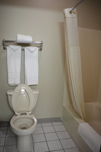 Bedroom 4, Travelodge by Wyndham St. Louis, Saint Louis