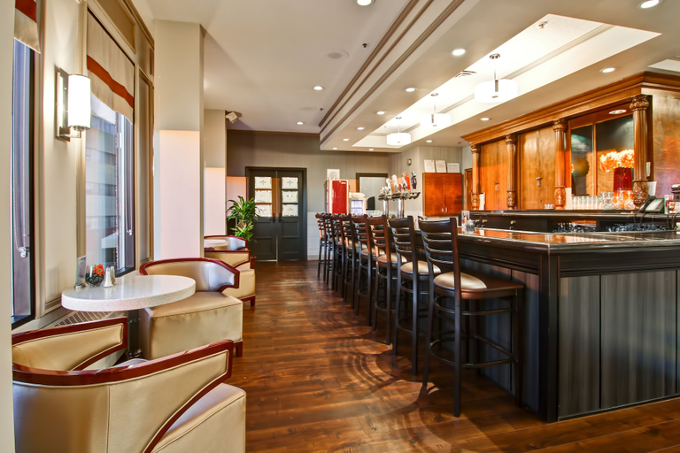 Food & Drinks 5, Chateau Lacombe Hotel, Division No. 11