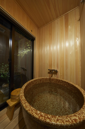 Bathroom 3, Rinn Hanayacho Asagiri, Kyoto