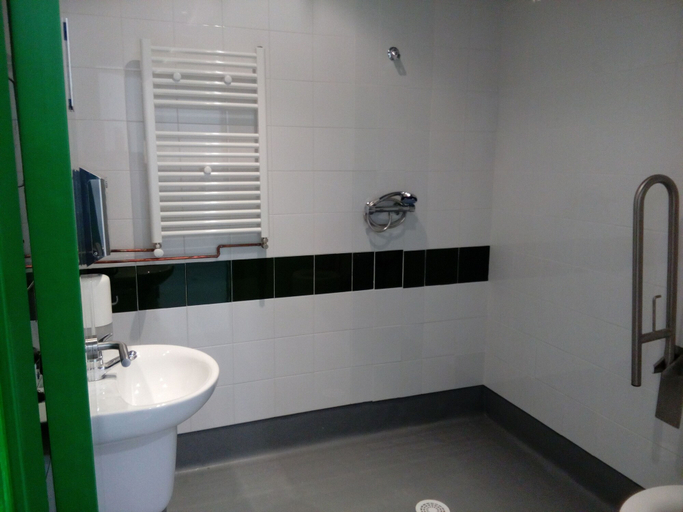Bathroom 5, Hostel de las Facultades, Cantabria