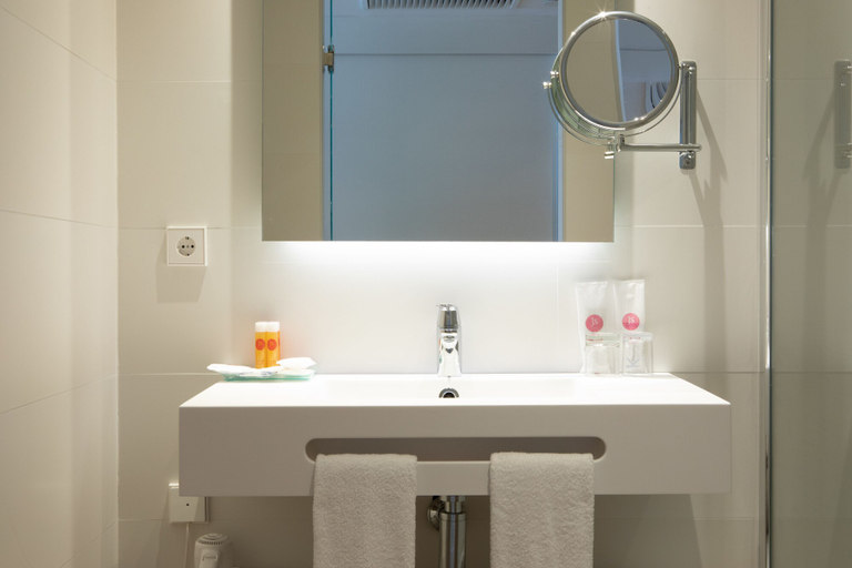 Bathroom 5, Hotel JS Yate, Baleares