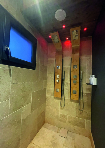 Bathroom 4, Villa Occitana, Gard