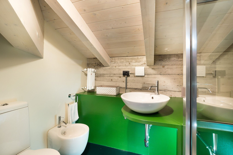 Bathroom 5, La Torretta, Catania