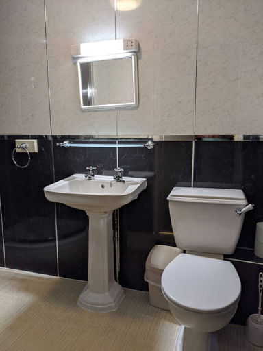 Bathroom 4, The Wildings, Conwy