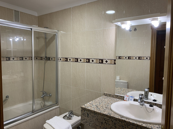 Bathroom 5, Aparthotel Nuriasol, Málaga