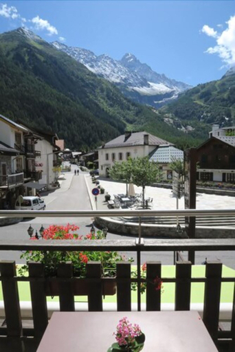 Others 5, Hôtel Le Dahu, Haute-Savoie