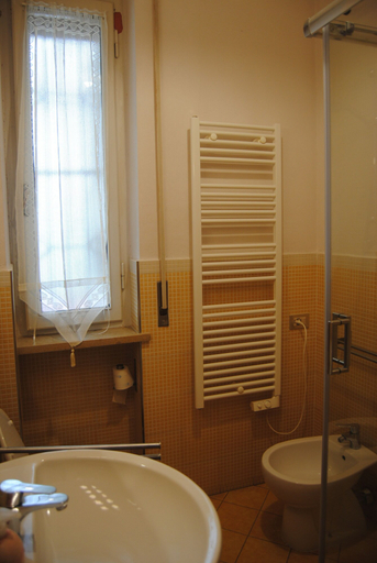 Bathroom 4, Pisaland, Pisa