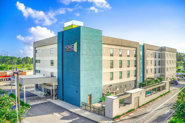 Exterior & Views